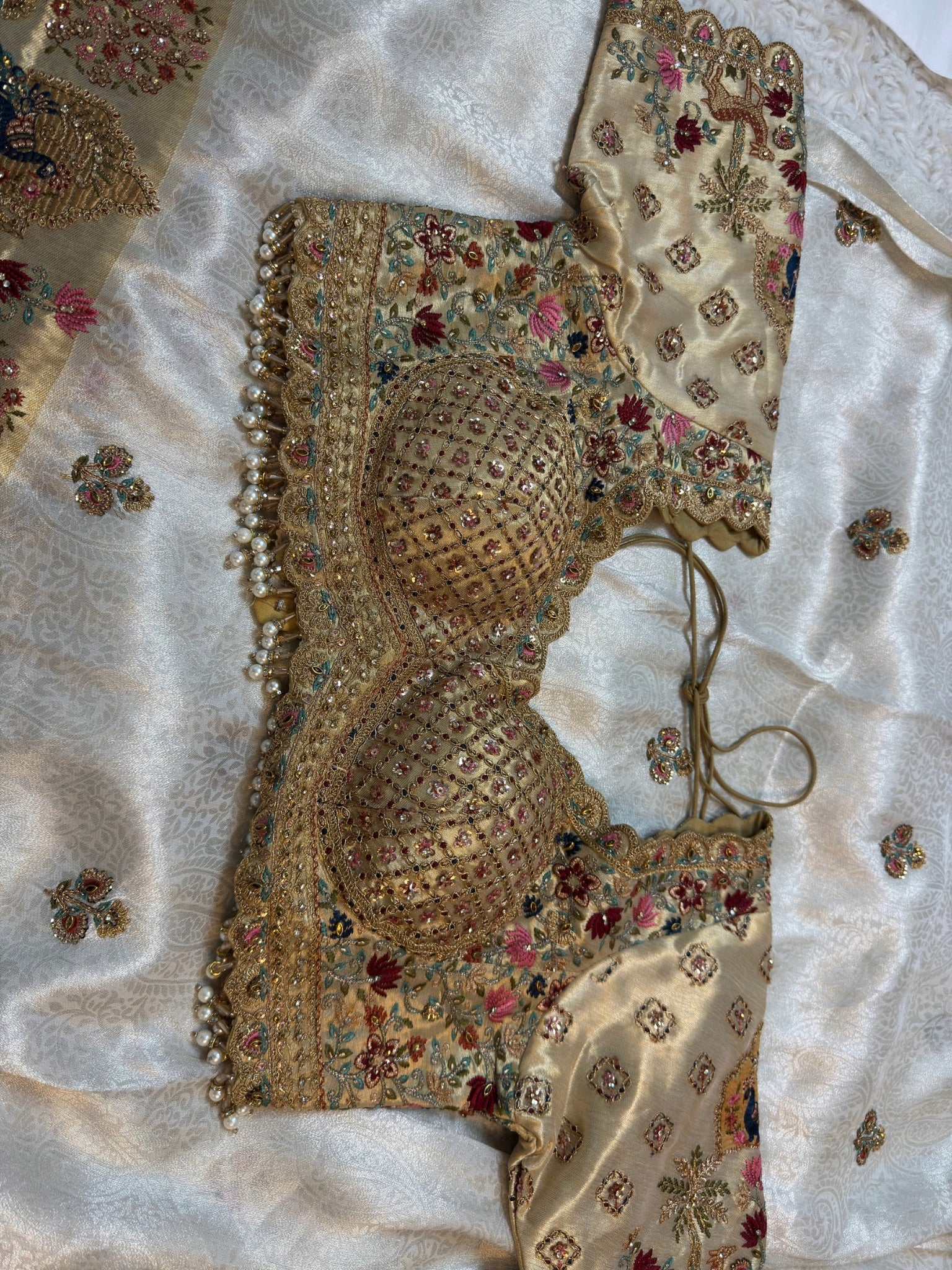 Ivory Jacquard Silk Ultra Luxury Saree with Peacock & Elephant Embroidered Border with Readymade Blouse (SC46111) - Image 3