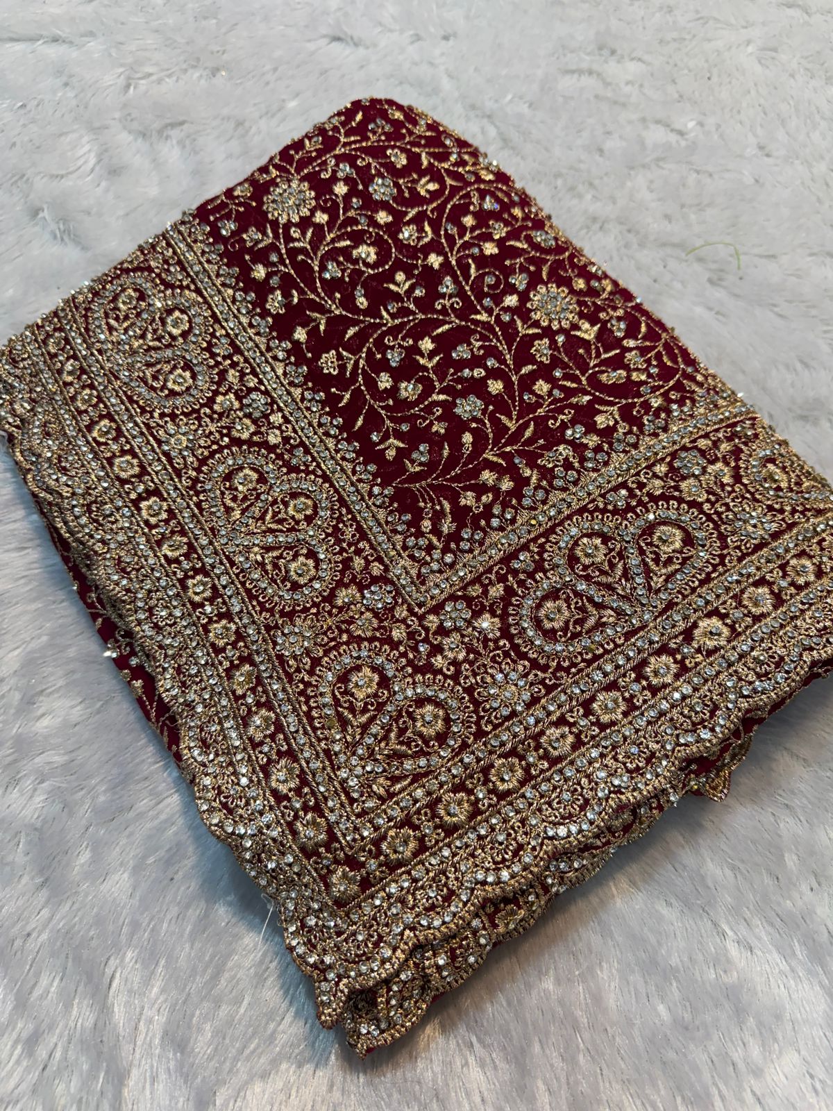 Ultra Luxury Magenta Wine Soft Georgette Saree with Diamond Stone Work and Flowery Gold Zari Embroidery Work (SC34113)