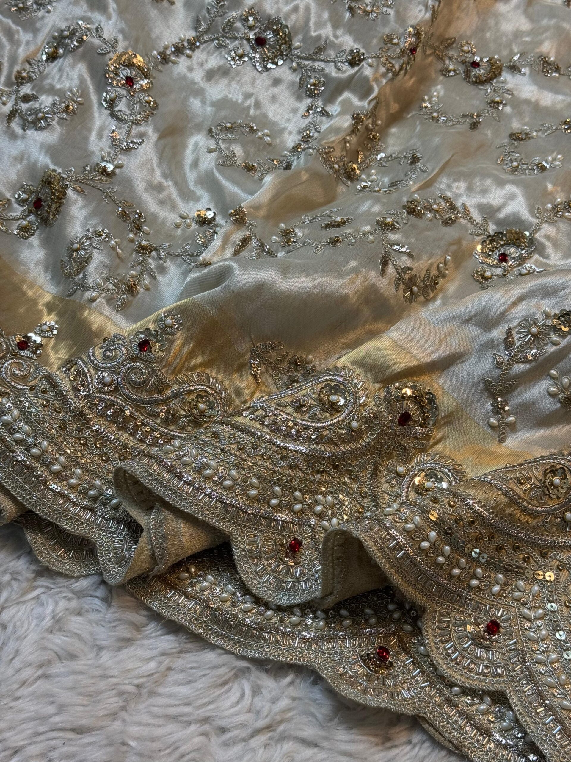 Royal Ivory Designer Saree with Heavy Zardosi Pearl & Cutdana Beads Handwork with Readymade Blouse (SC41222) - Image 5