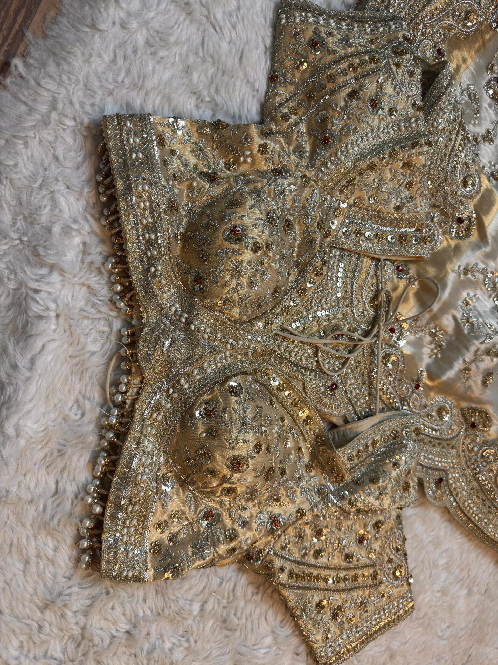 Royal Ivory Designer Saree with Heavy Zardosi Pearl & Cutdana Beads Handwork with Readymade Blouse (SC41222) - Image 3