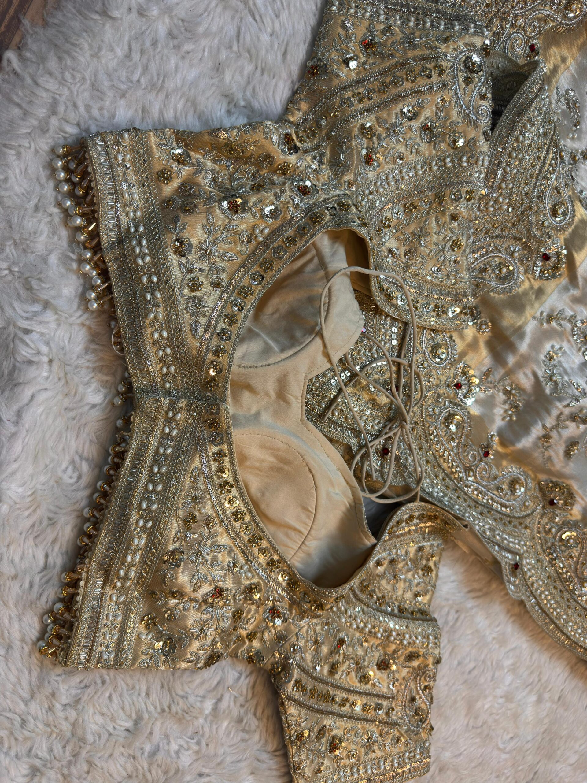 Royal Ivory Designer Saree with Heavy Zardosi Pearl & Cutdana Beads Handwork with Readymade Blouse (SC41222) - Image 4